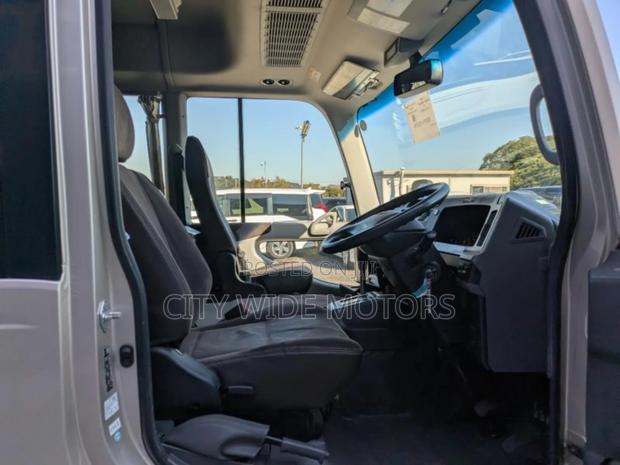 Toyota Coaster 2019 Beige - thumbnail 7