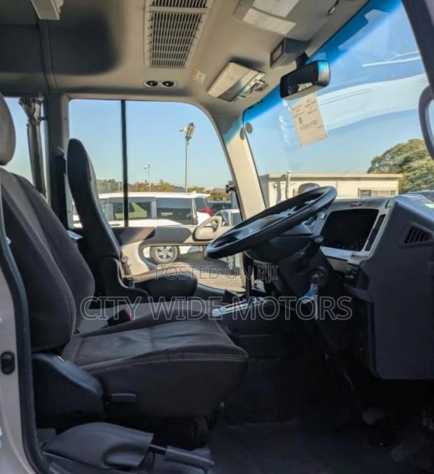 Toyota Coaster 2019 Beige - thumbnail 10