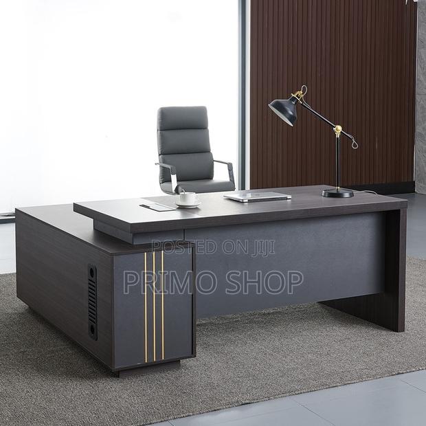 Office Desk : Simple Modern Executive Office Desk - main view