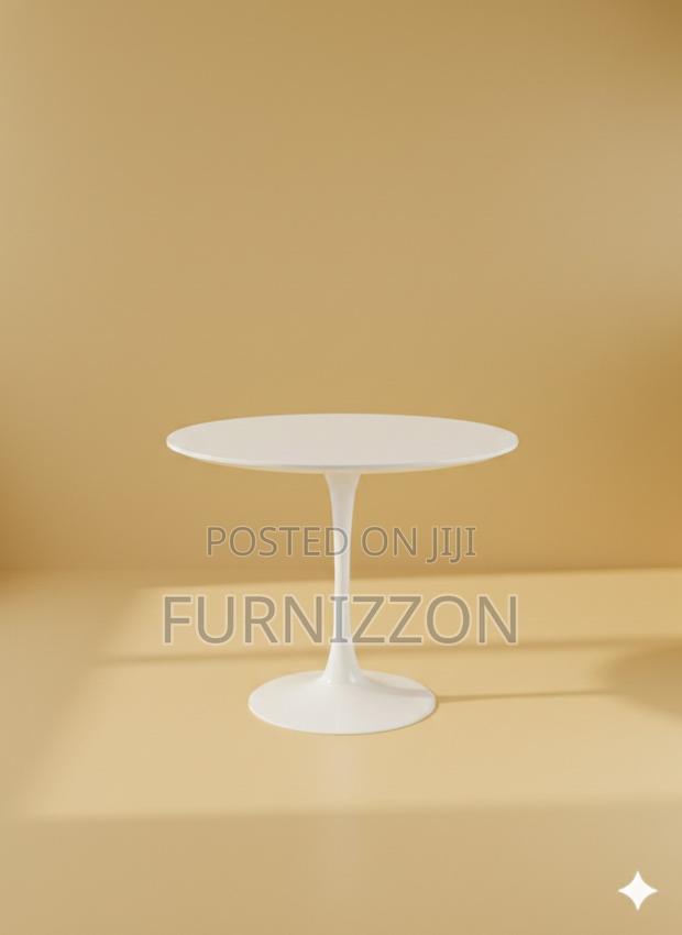 Strong Round Table for Restaurant and Event Setup
