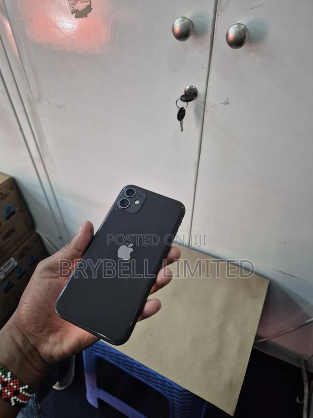 Apple iPhone 11 64 GB Gray - thumbnail 4