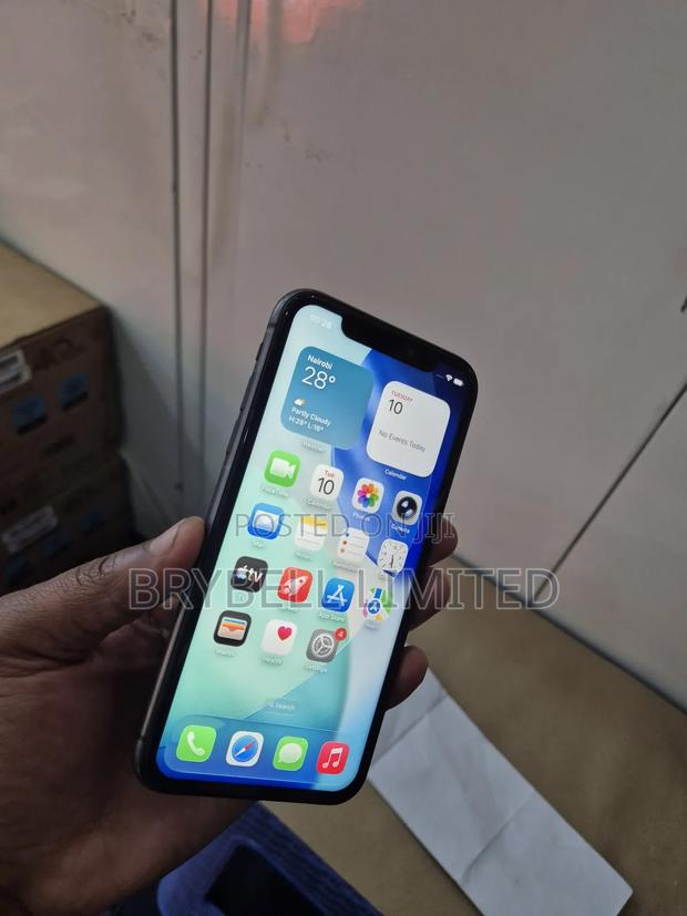 Apple iPhone 11 64 GB Gray - main view