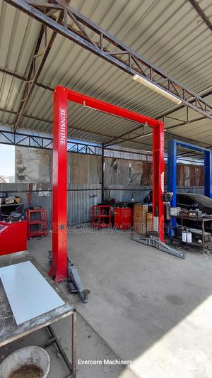 Car Hoist/Two Pole/Post Lift Machine 4tonne Capacity Electric Powered - thumbnail 2