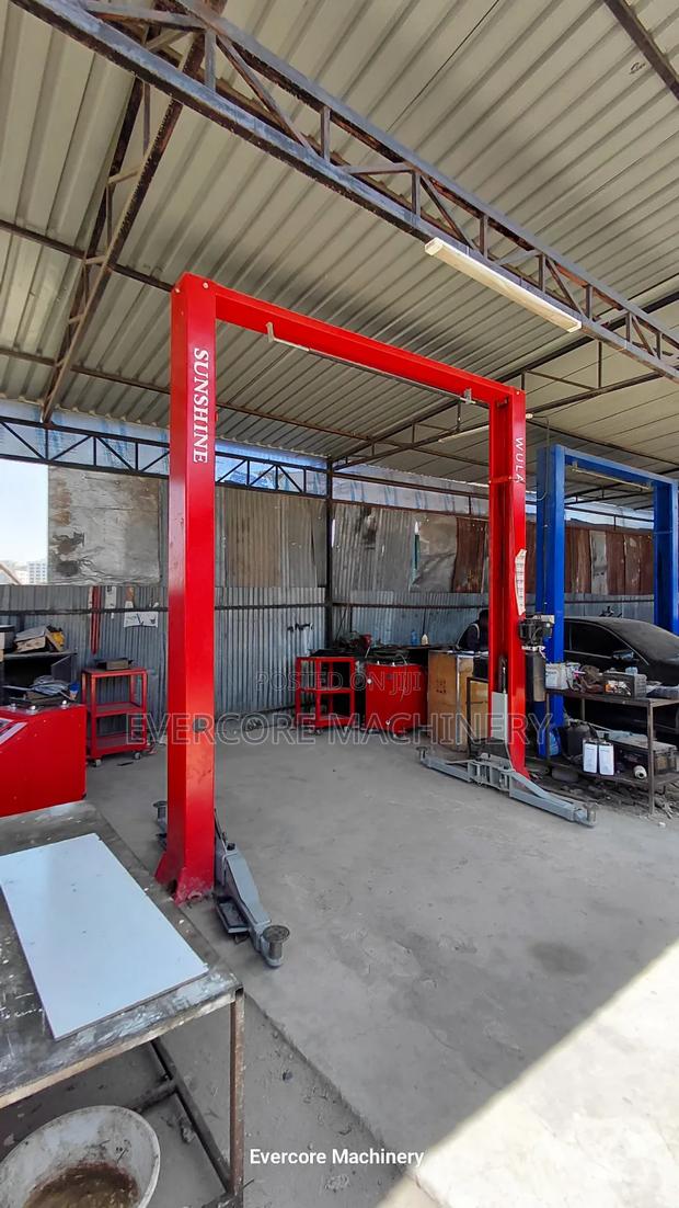 Car Hoist/Two Pole/Post Lift Machine 4tonne Capacity Electric Powered - main view