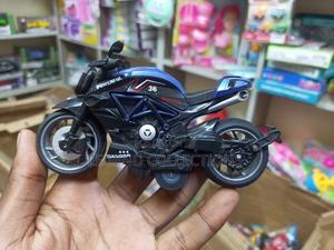 Motorcycle Die Cast Model - thumbnail 2