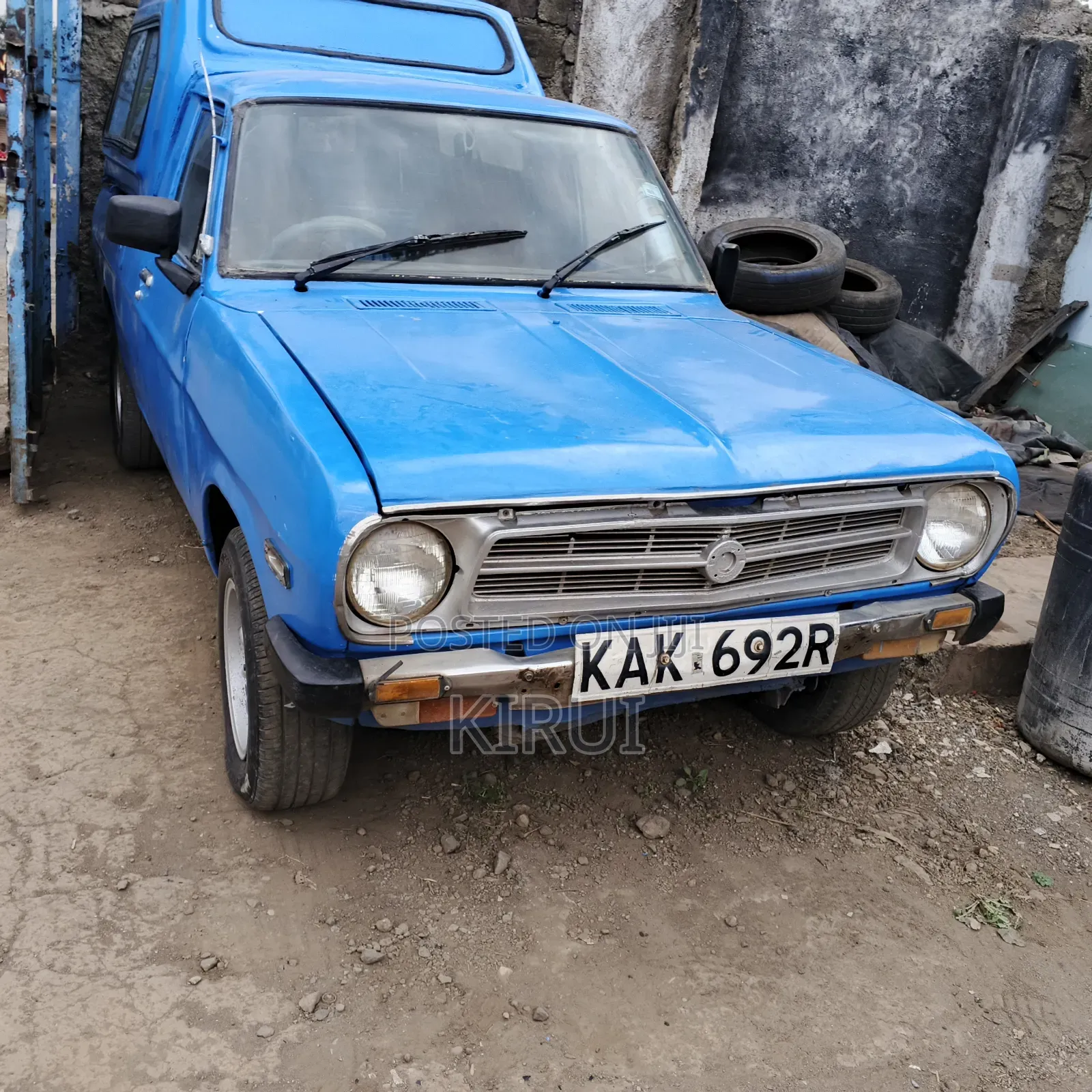 Nissan 1400 2000 Blue
