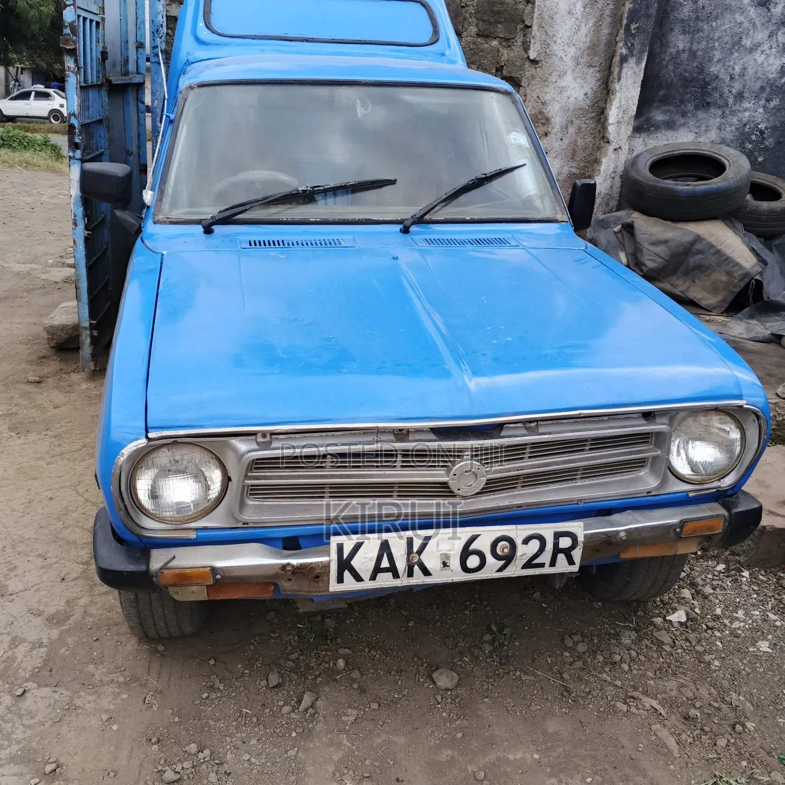 Nissan 1400 2000 Blue