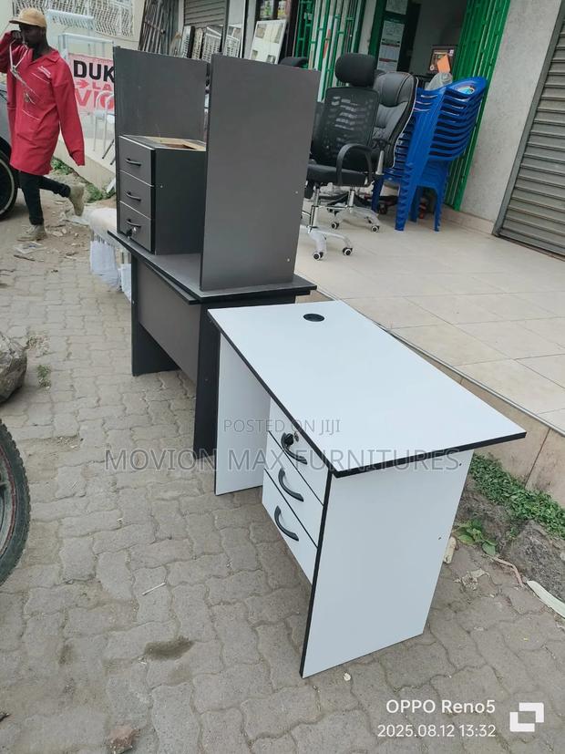 Furnitures0.9m 0.9m Office Desk Office - main view