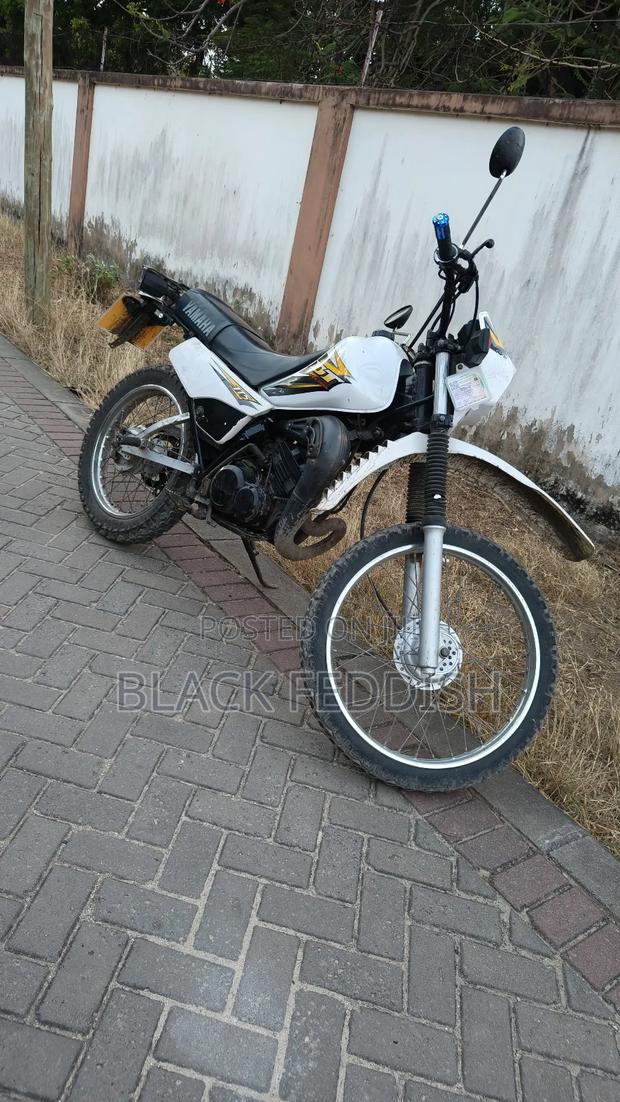 Yamaha DT175 2021 White - main view