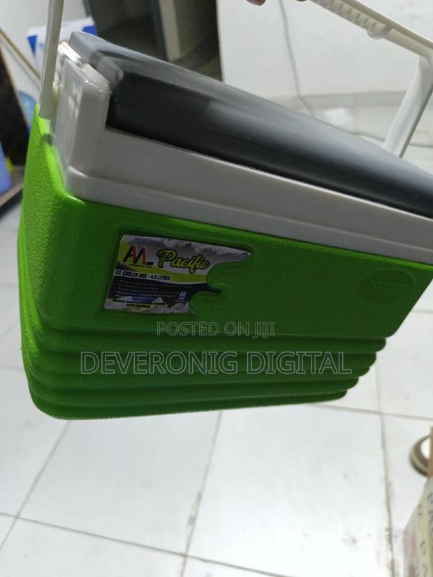 Pacific Cooler Box 
4.5 LTRS - main view