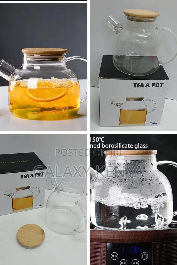 Heat Resistant Glass Jug With an Airtight Bamboo Lid