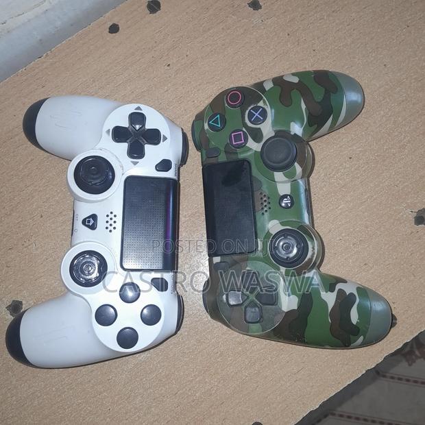 Ps 4 Console With 2 Pad 7 Games Installed - thumbnail 2