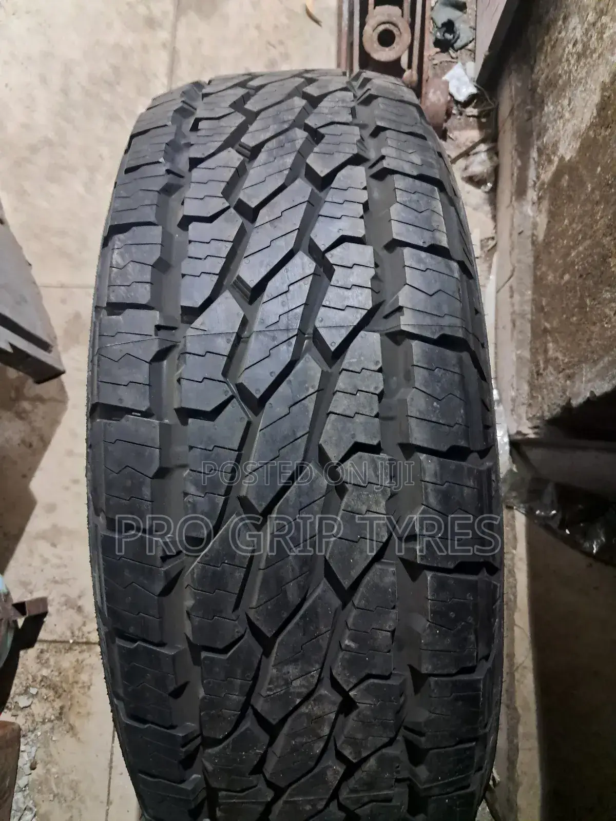 Bridgestone Duller 265/70r16