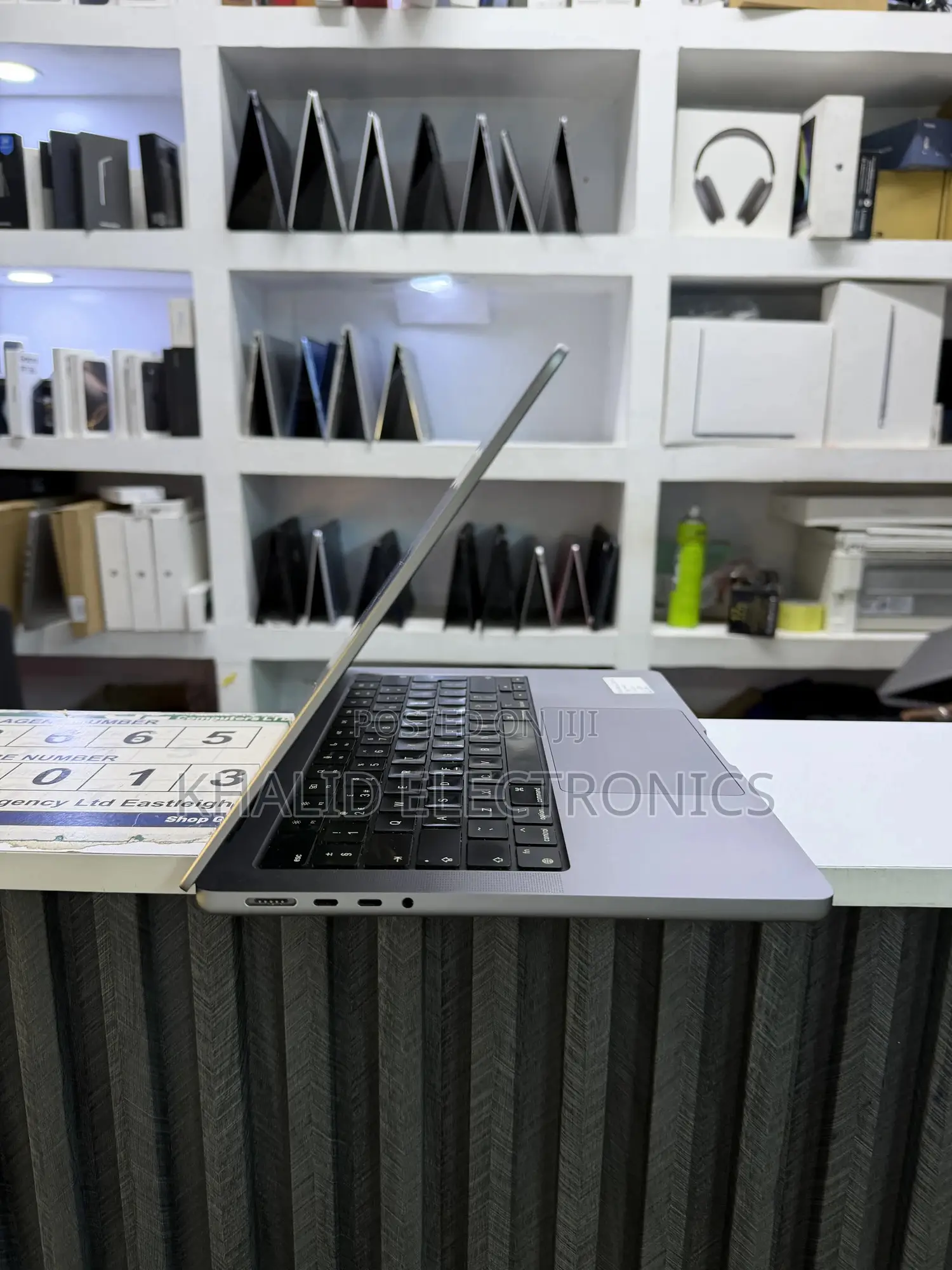 Laptop Apple MacBook Pro 2021 M1 16GB Apple M1 Pro SSD 512GB
