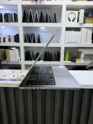 Laptop Apple MacBook Pro 2021 M1 16GB Apple M1 Pro SSD 512GB