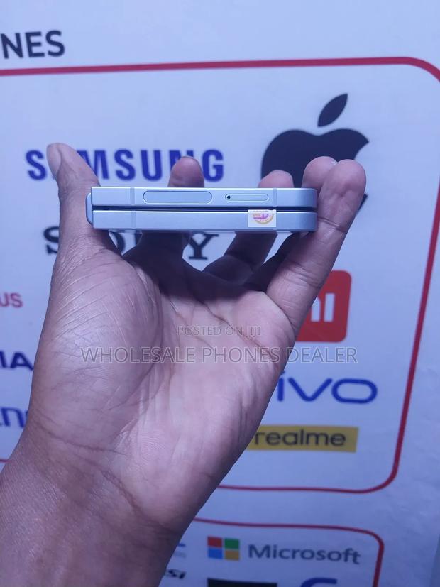 Samsung Galaxy Z Flip6 256 GB Blue - thumbnail 2
