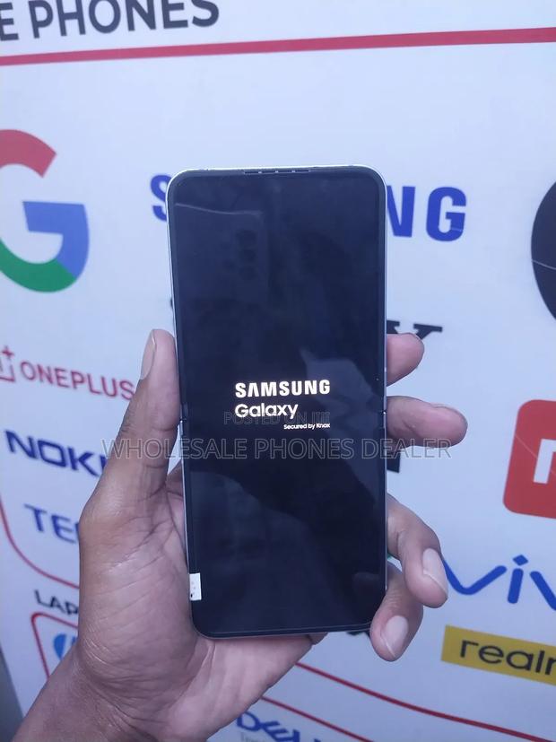 Samsung Galaxy Z Flip6 256 GB Blue - thumbnail 4