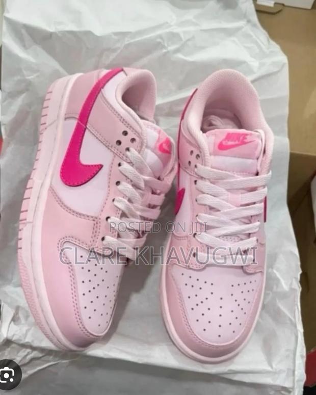 Nike Dunk Low - main view