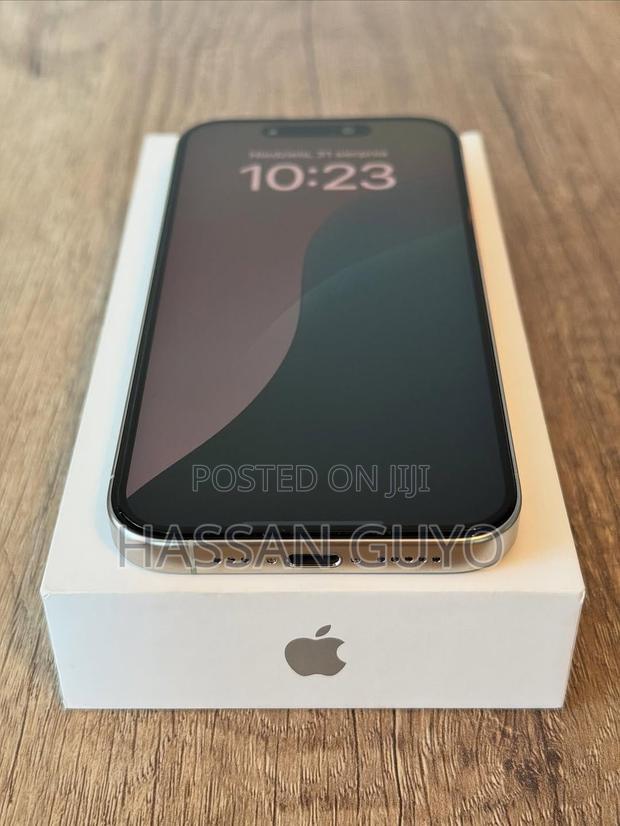 Apple iPhone 15 Pro 128 GB Gold - main view