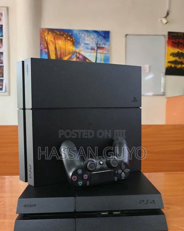 Ps4 Standard Chipped 1tb, 15 Games and 2 Controllers - thumbnail 2