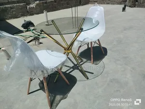 Comfort Dinning Table+Eames Chair