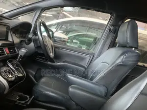 Toyota Esquire 2.0 AWD (7 seater) 2018 Gray