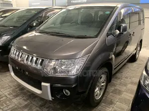 Mitsubishi Delica 2018 Gray