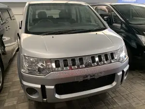 Mitsubishi Delica 2018 Silver