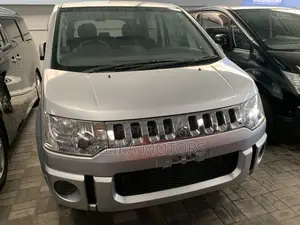 Mitsubishi Delica 2018 Silver