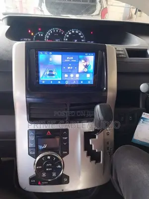 Toyota Voxy/Noah 2006-2013 Fitted With 8 Inch Android Radio