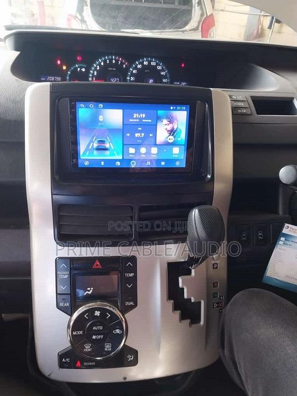 Toyota Voxy/Noah 2006-2013 Fitted With 8 Inch Android Radio