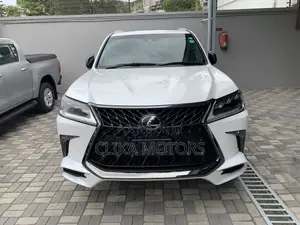 Lexus LX 570 AWD 2018 White