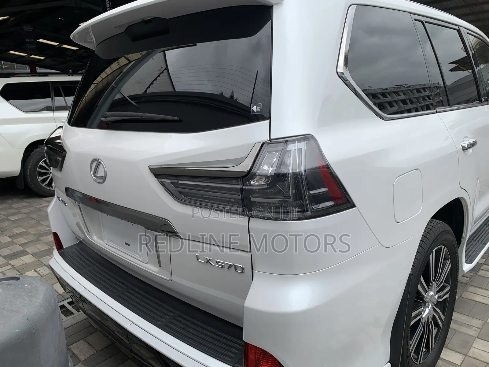 Lexus LX 570 AWD 2018 White