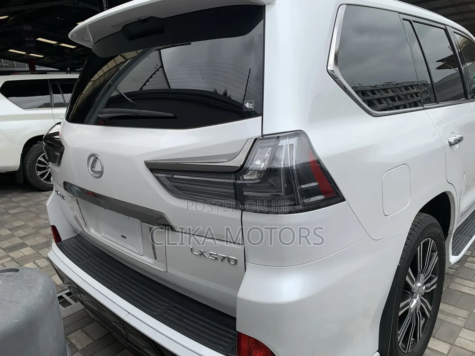 Lexus LX 570 AWD 2018 White
