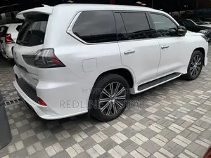 Lexus LX 570 AWD 2018 White