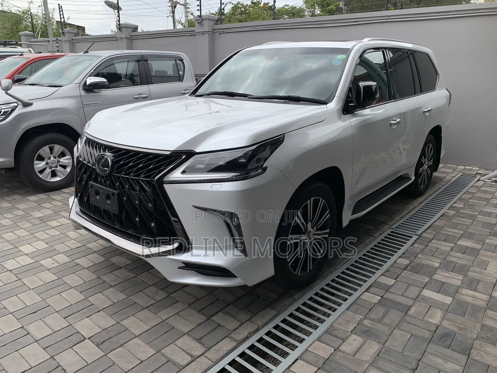 Lexus LX 570 AWD 2018 White