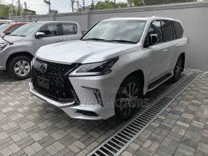 Lexus LX 570 AWD 2018 White