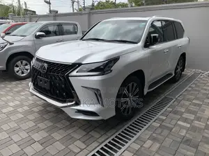 Lexus LX 570 AWD 2018 White