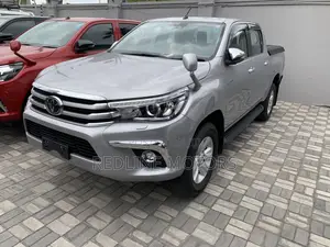 Toyota Hilux Revo Double Cab Deisel 2.4 AWD 2018 Silver