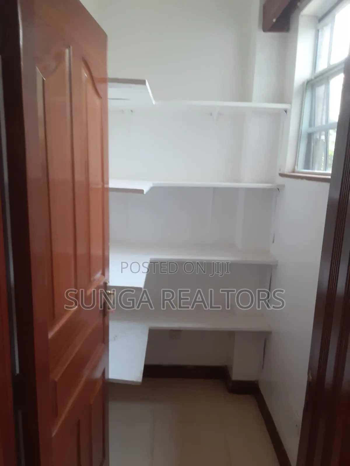 4bdrm House in Rosslyn for sale