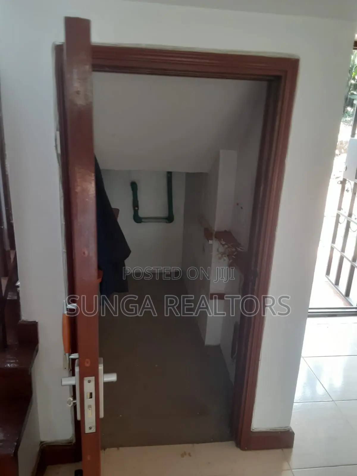 4bdrm House in Rosslyn for sale