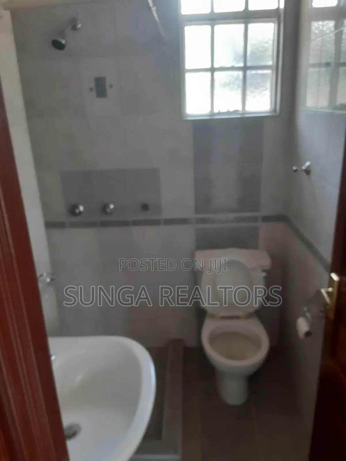 4bdrm House in Rosslyn for sale