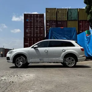 Audi Q7 45 SE Premium AWD quattro 2019 White