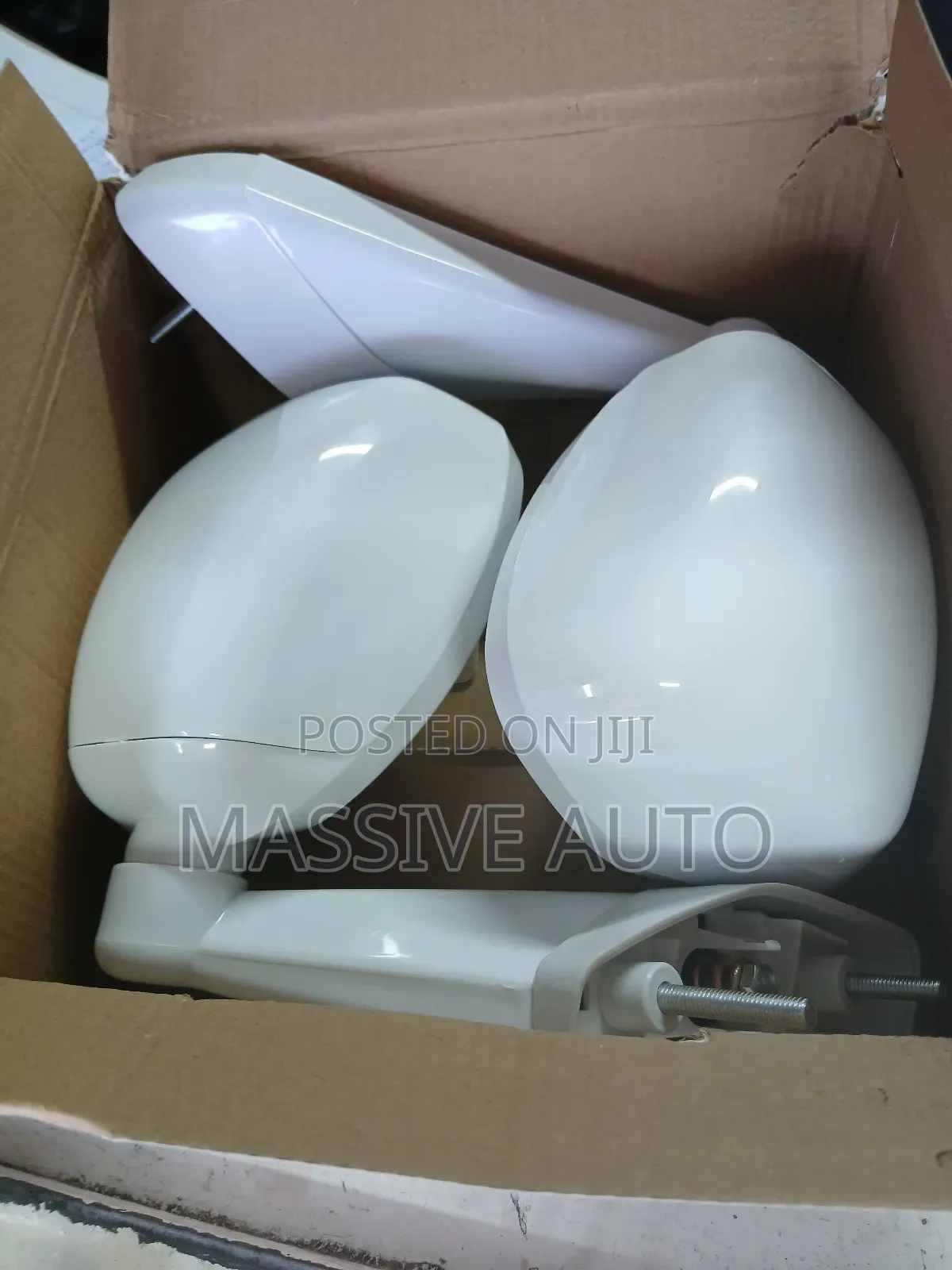 White Right Bonet Rear View Under Mirror