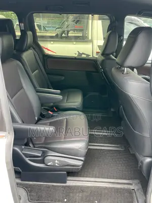Toyota Esquire 2018 Red