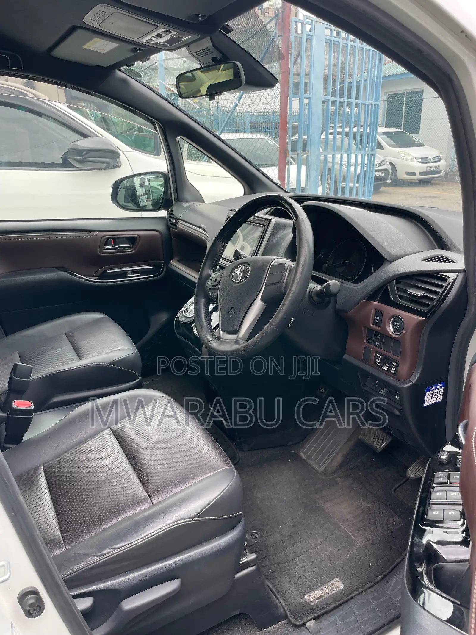 Toyota Esquire 2018 Red