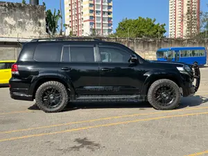 Toyota Land Cruiser 4.6 V8 ZX 2019 Black