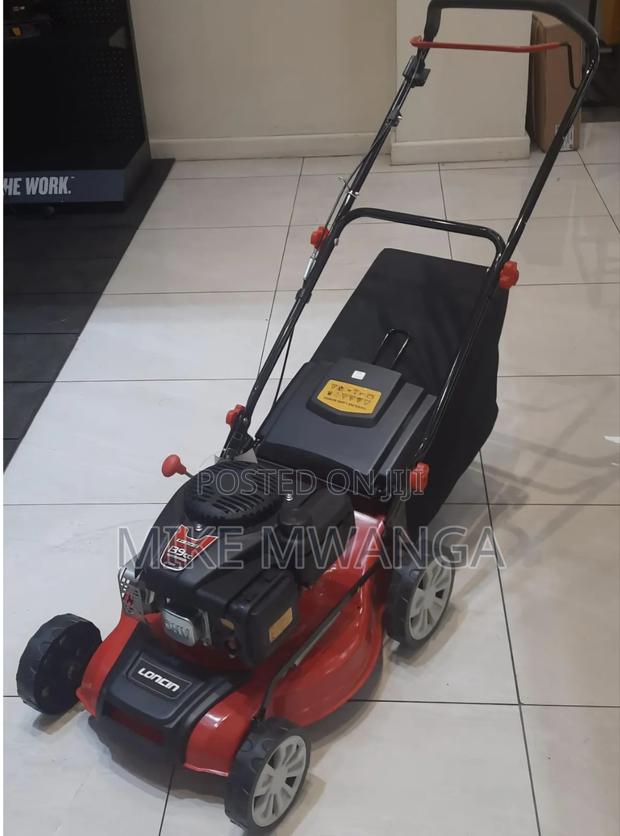 Windsor Gasoline Lawnmower - main view