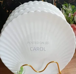 A Set of 6pcs Shell Plates Size 10.5 Inches