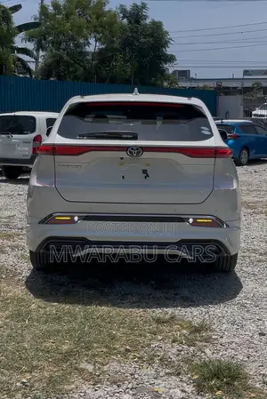 Toyota Harrier 2.0 2020 Red